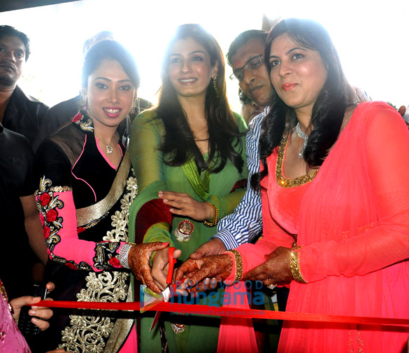 raveena tandon inaugurates the zaira diamond store 2