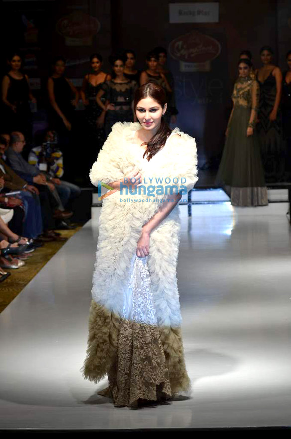 pooja chopra walks the ramp for rocky s at signature fashion week 2013 3