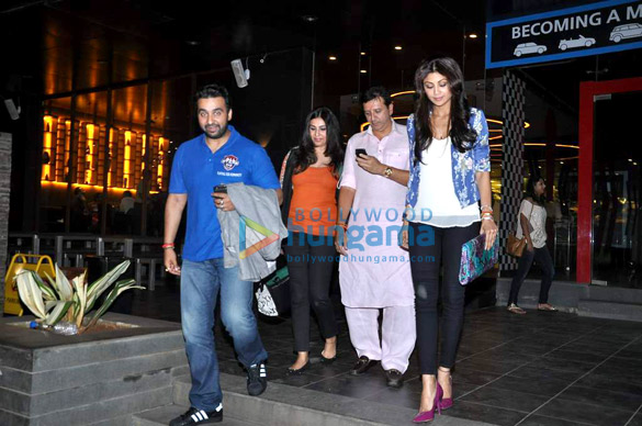 shilpa shetty snapped at 212 restaurant 2