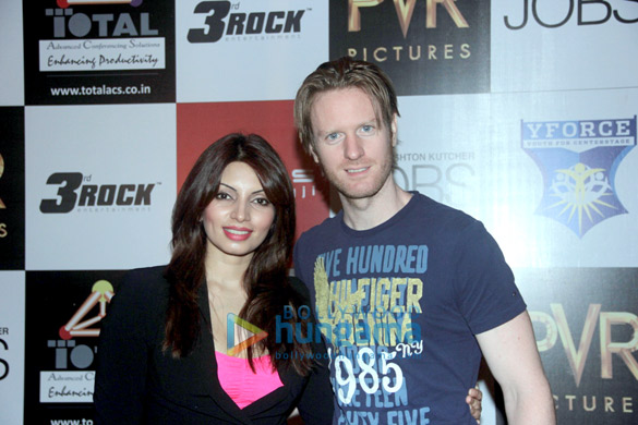 celebs grace the premiere of jobs 21