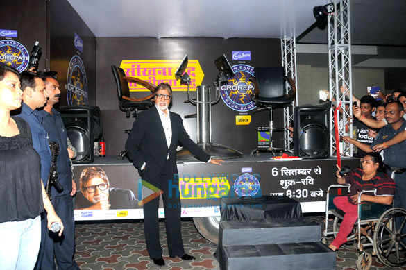 amitabh bachchan flags off kbc aapke shaher mein bus 6