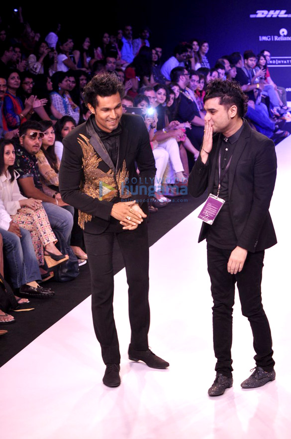 randeep shilpa shamita walk for rajat tangri at lfw 2013 5