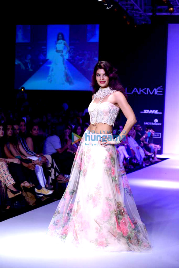 jacqueline kajol walk for shehla khan at lfw 2013 4