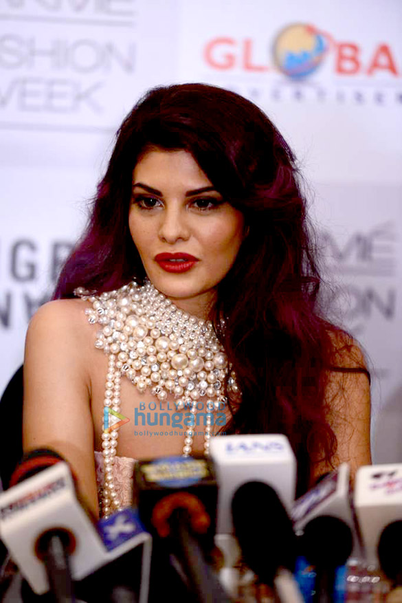 jacqueline kajol walk for shehla khan at lfw 2013 13