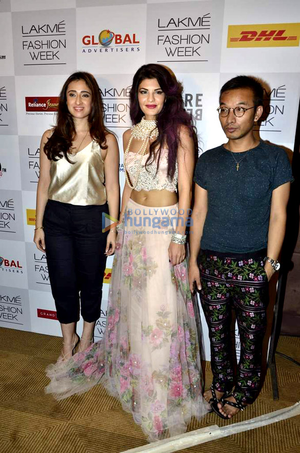jacqueline kajol walk for shehla khan at lfw 2013 15
