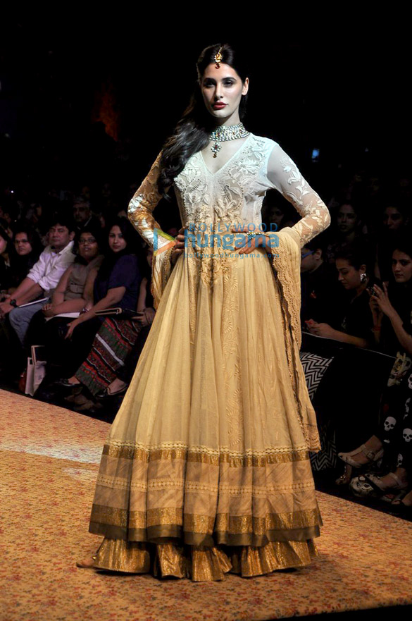 nargis fakhri walks for ritu kumar at lfw 2013 7