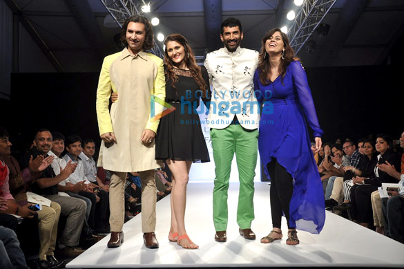 aditya roy kapoor rahul sharma walk at lfw 2013 4