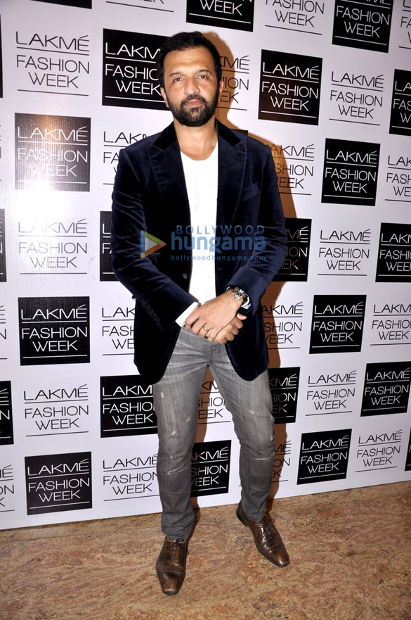 celebs at sabyasachi grand finale for lfw 2013 15