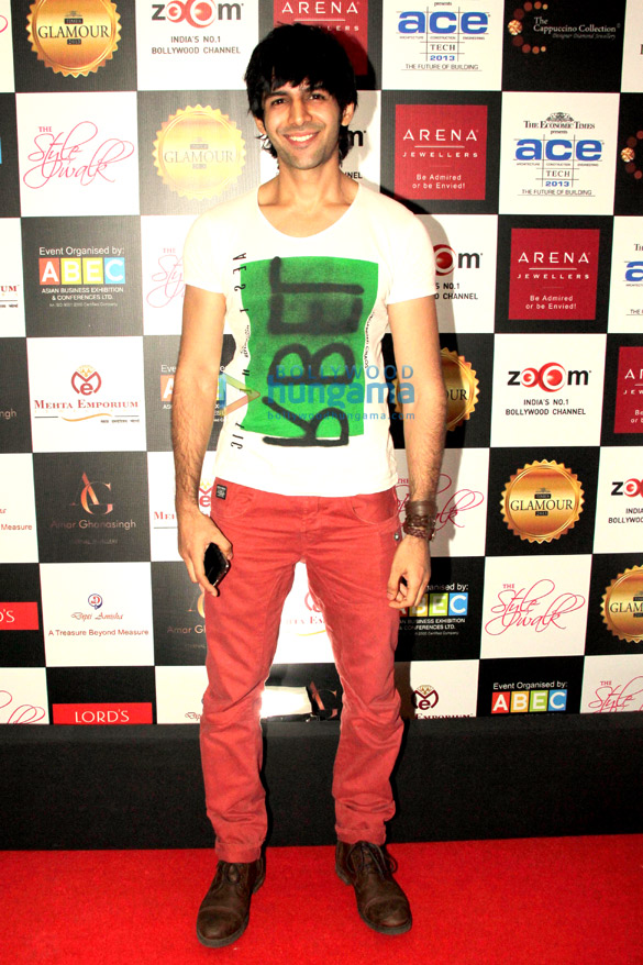 celebs walk the ramp at glamour style walk 2013 35