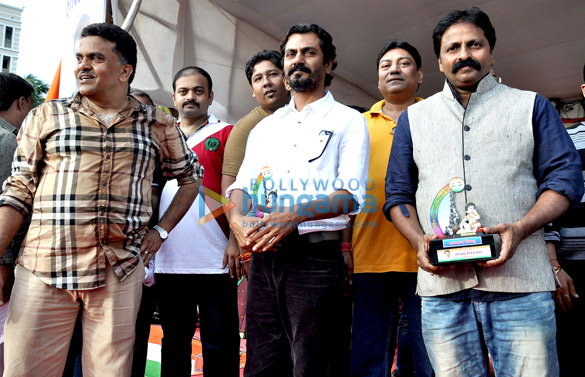 celebs celebrate dahi handi organized by mp sanjay nirupam 8