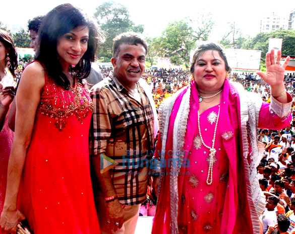 celebs celebrate dahi handi organized by mp sanjay nirupam 10