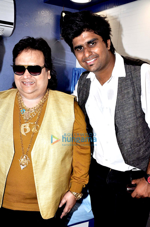 celebs celebrate dahi handi organized by mp sanjay nirupam 13