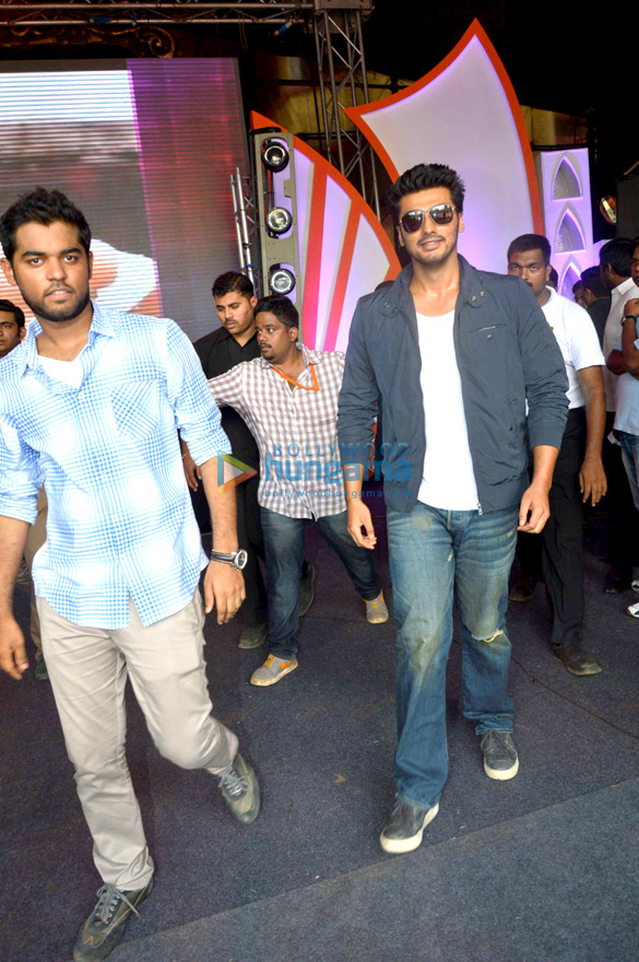 hrithik arjun jacqueline at dahi handi celebration in thane 15