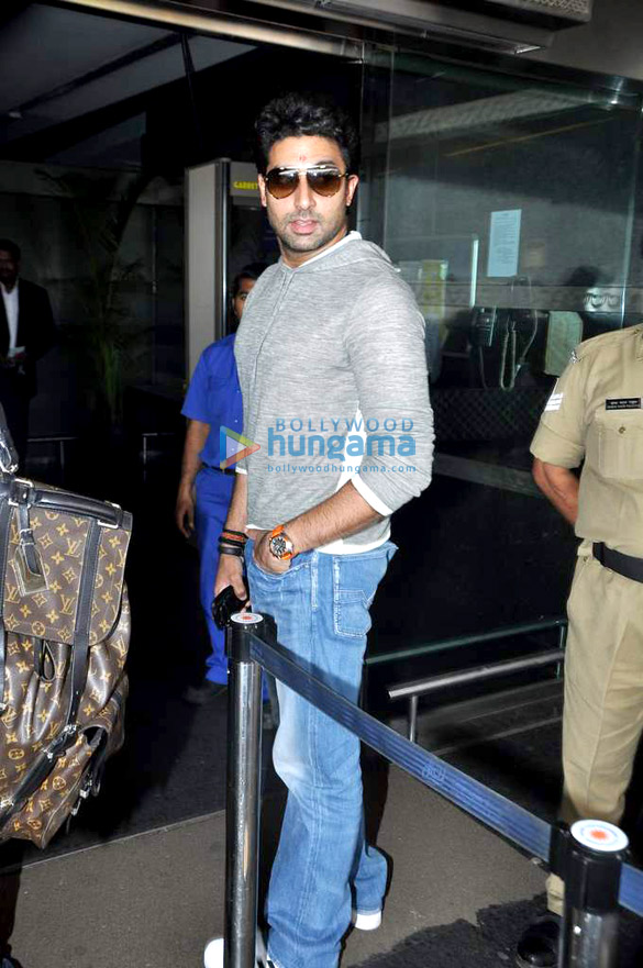 abhishek leaves for happy new year schedule in dubai 8