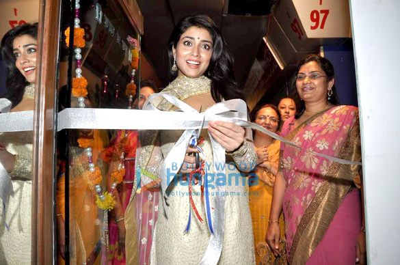 shriya saran graces inner wheel clubs umang the clothes library 2