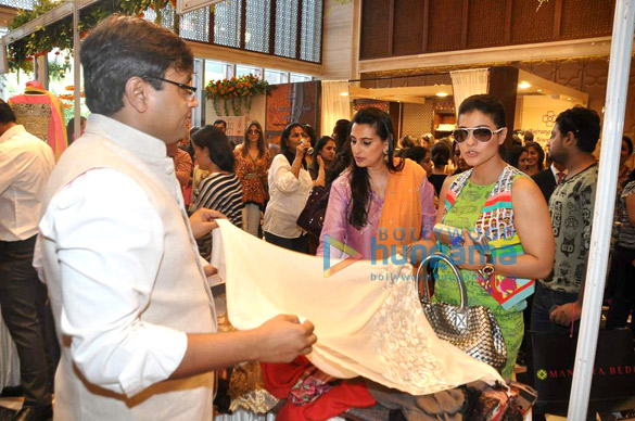 kajol sridevi sophie at araaish exhibition 10