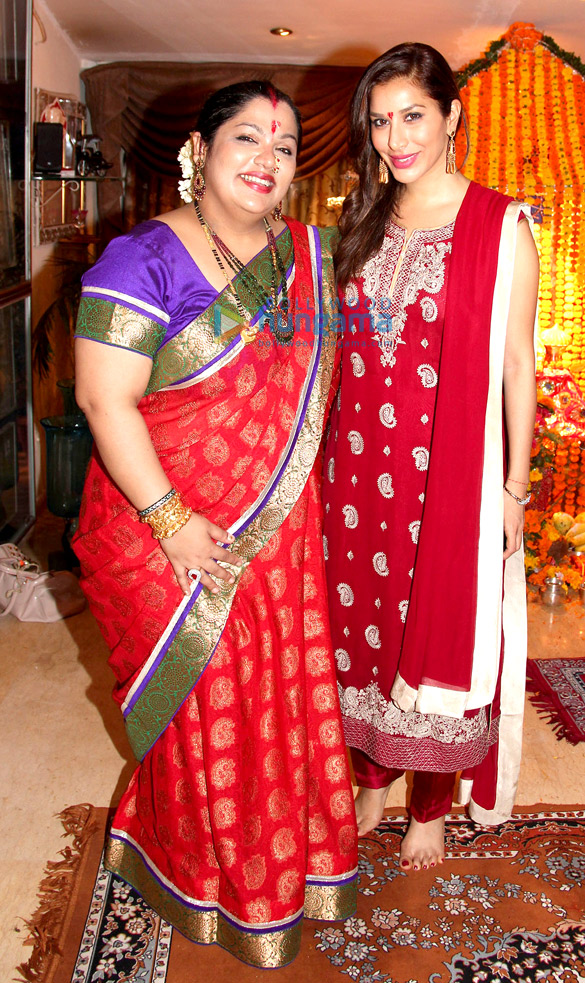 bappi lahiri celebrates ganesh chaturthi 7