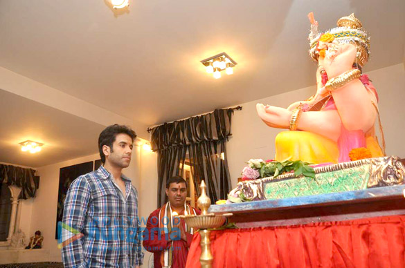 tusshar celebrates ganesh chaturthi at home 9