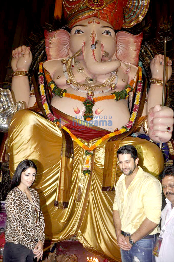 aftab shivdasani visits girgaoncha raja 4