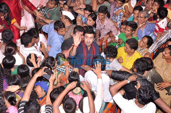 ranbir visits lalbaugcha raja 2
