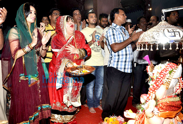 madhur kunika and others visit andheri cha raja 3