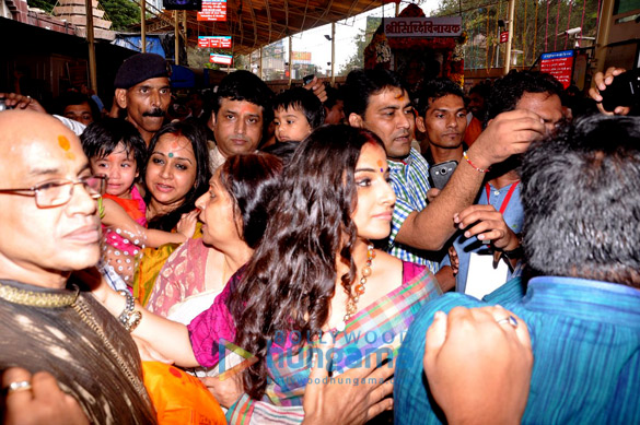 vidya balan visits siddhivinayak temple 4