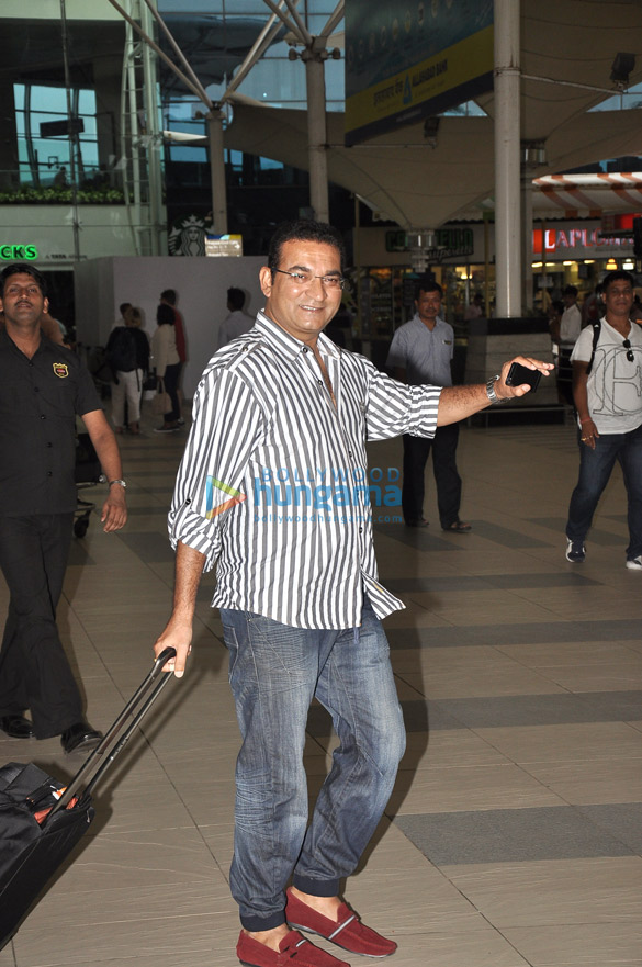 abhijeet snapped at the mumbai airport 2