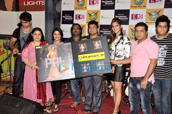madhushree launches her album pal ek ehsaas at planet m 2