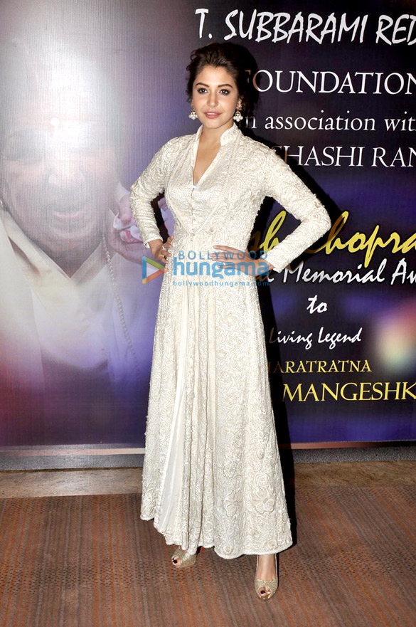 rani anushka akshay at 1st yash chopra national memorial award 4