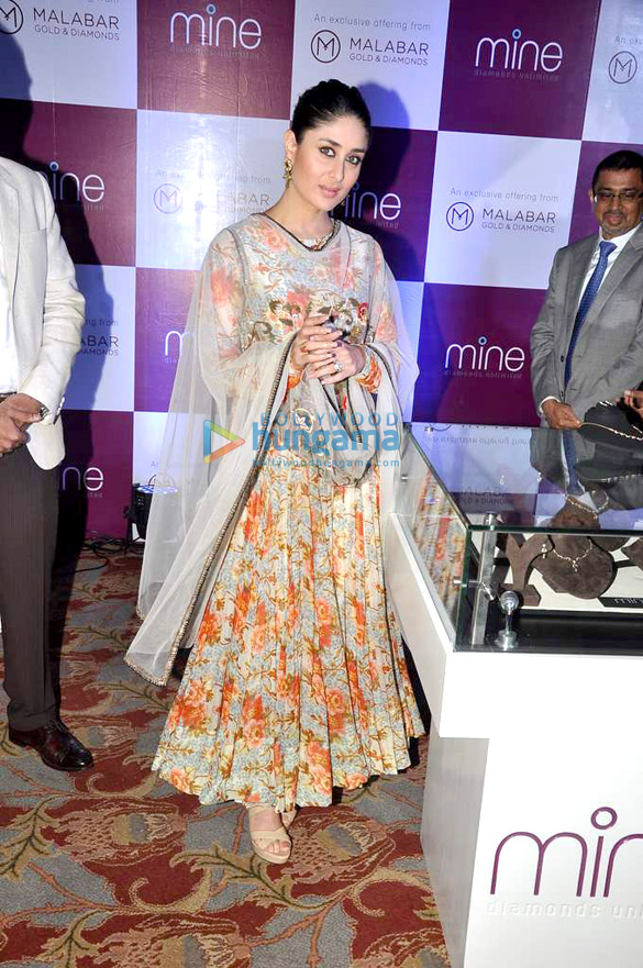 kareena at the launch of malabars online jewellery shop 4