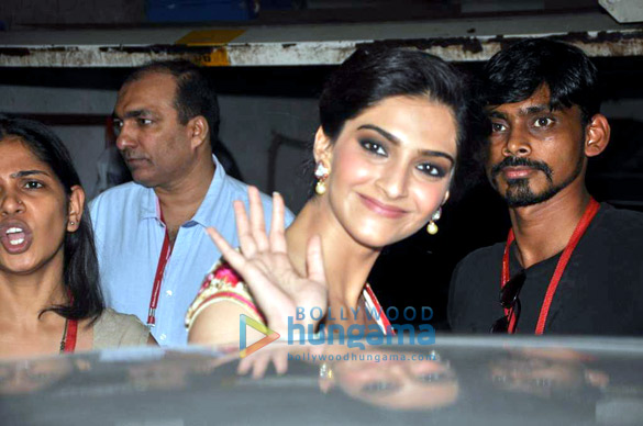 sonam kapoor at 15th mumbai film festival 13