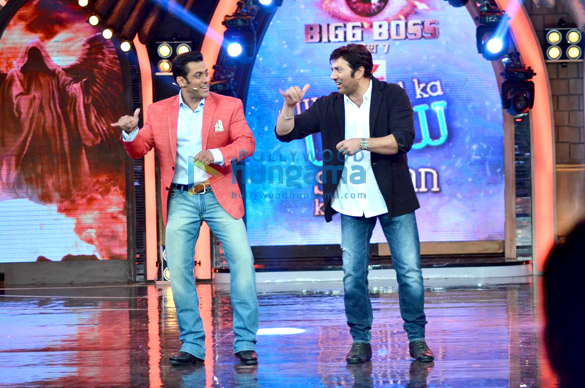 sunny deol promotes singh saab the great on bigg boss 7 5