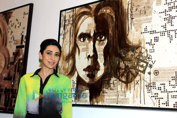 karisma kapoor visits bal dishas painting exhibition mosaic 2