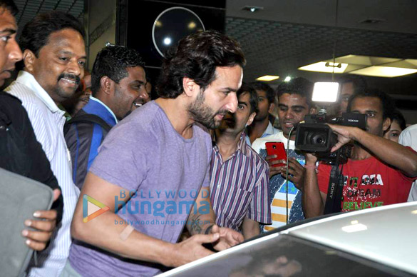 saif snapped at the airport 5