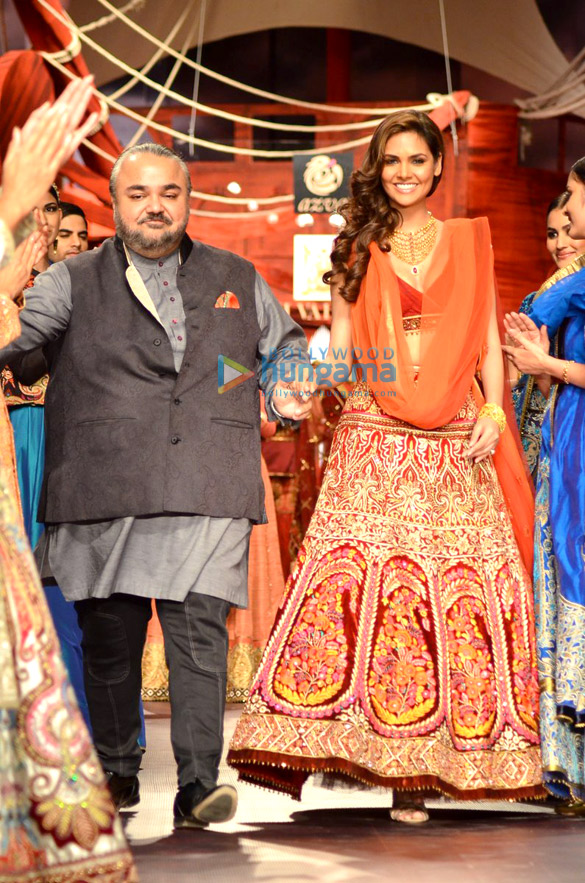 esha gupta walks for jj valaya at avbfw 2013 day 5 5