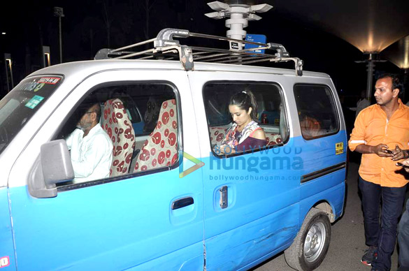 shraddha kapoor takes a cab ride back home 7