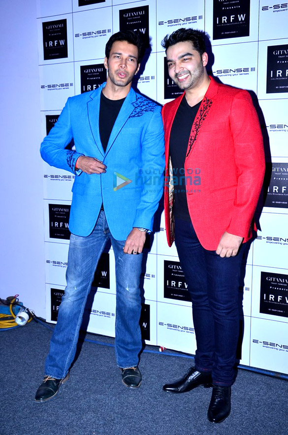 kangna celina sunny leone grace india resortwear fashion week 2013 day 1 7