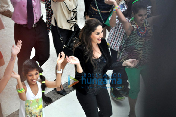 madhuri dixit shoots for oral b advertisement 6