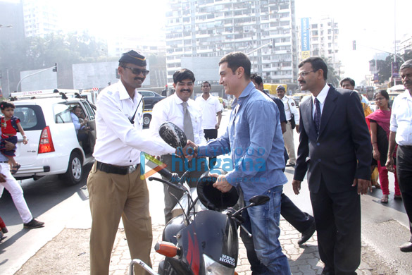aamir khan inaugurates road safety week in mumbai 6