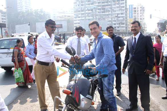 aamir khan inaugurates road safety week in mumbai 7