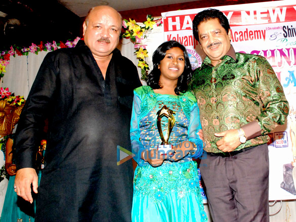 sanchiti sakat got her first award for singing aamchi mumbai song 4