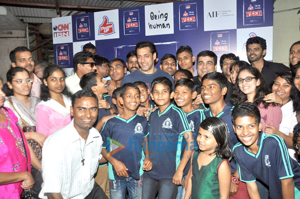 salman organizes special screening of jai ho for specially able children 2
