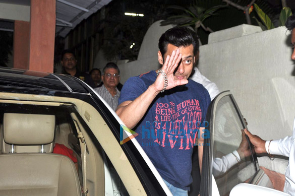 salman organizes special screening of jai ho for specially able children 11