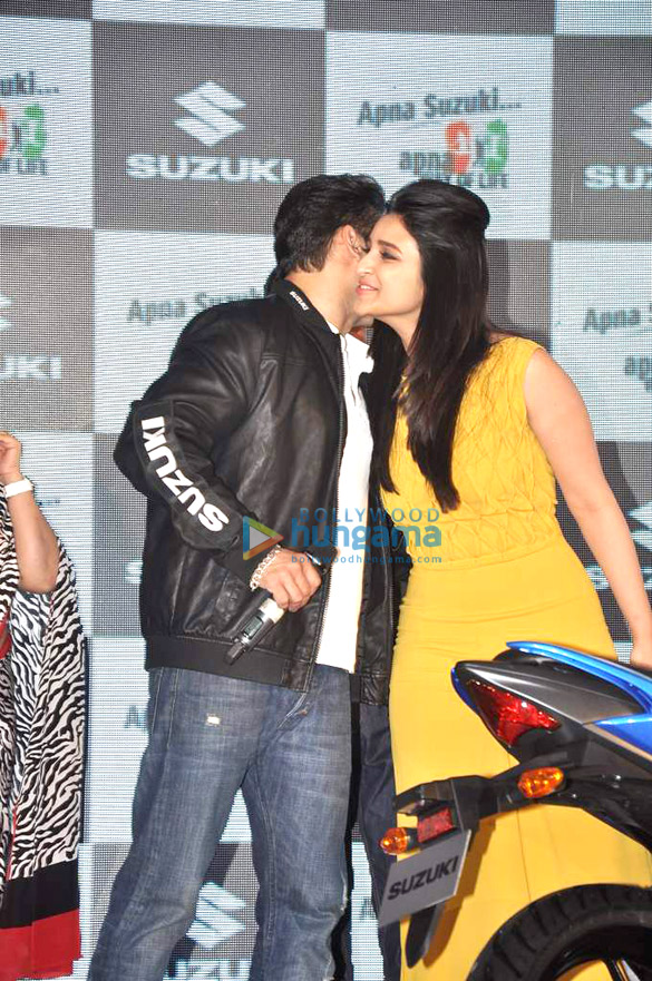 salman parineeti launch suzukis latest bikes 9