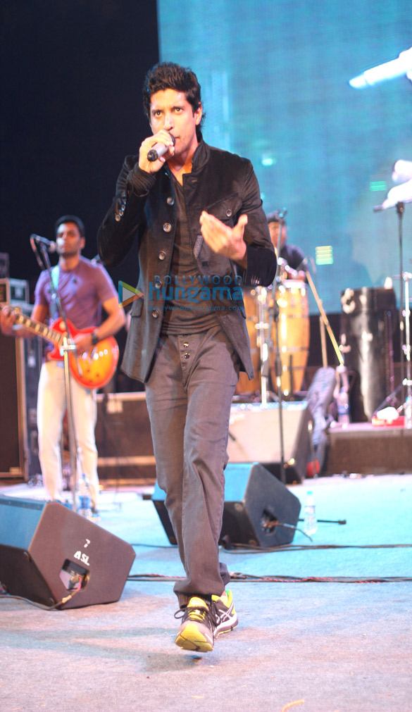 farhan akhtar performs live at alegria 2014 4