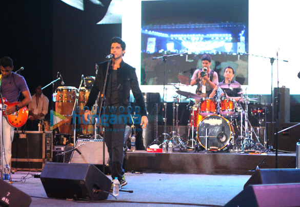 farhan akhtar performs live at alegria 2014 6