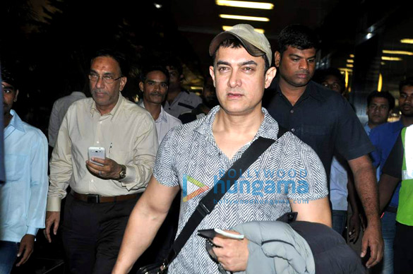 aamir khan snapped at the mumbai airport 9