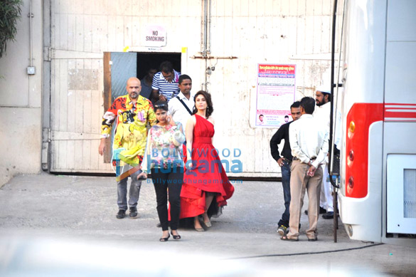 kareena kapoor snapped on sets of lakme ad shoot 4
