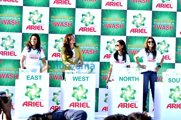 raveena sakshi at ariel attempt for a guinness world record 2