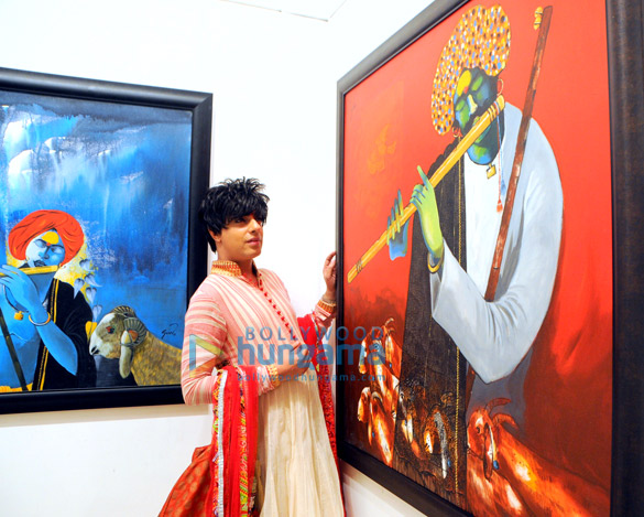 zeenat aman rati agnihotri at raosaheb guravs painting exhibition subraan 16